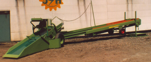 T100 opschepmachine met brede telescoopband voor aardappelen