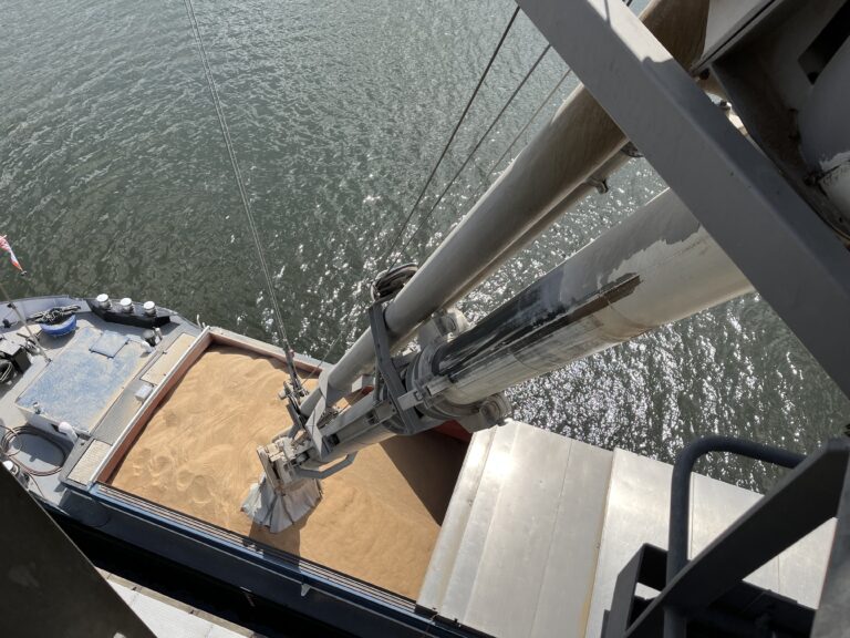 Reduce dust emissions during ship loading